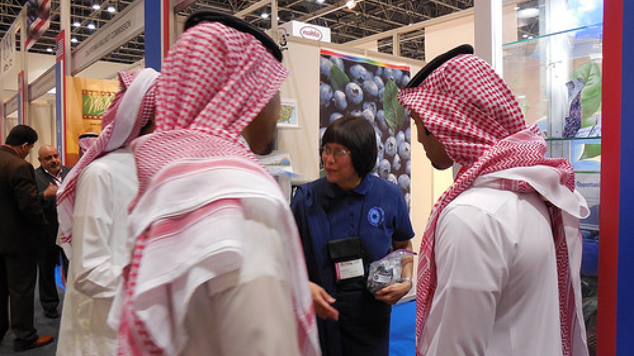 Deborah Payne, with the U.S. Highbush Blueberry Council, talks with potential customers at the Gulfood 2014 trade show in Dubai. - See more at: http://blogs.usda.gov/2014/04/16/usda-export-development-program-helps-boost-u-s-blueberry-exports/#sthash.eERw