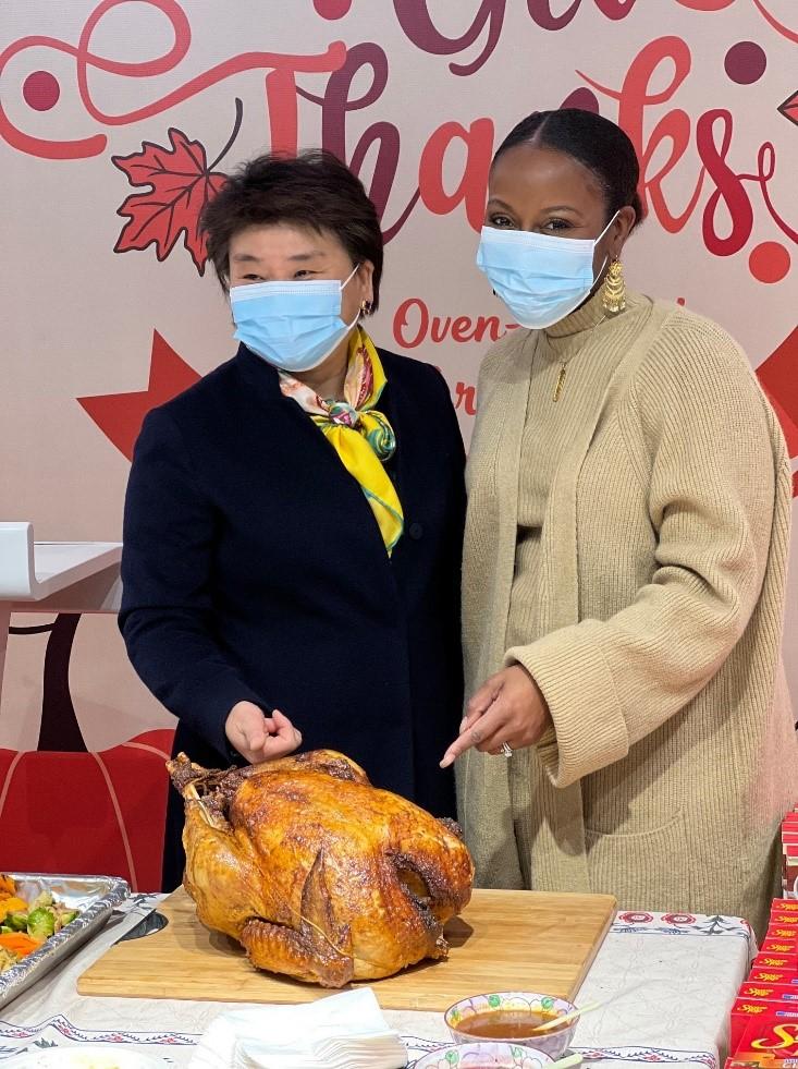 ATO Beijing partnered with the USA Poultry & Egg Export Council and Jenny Wang grocery store to conduct an in-store demonstration on U.S. turkey.