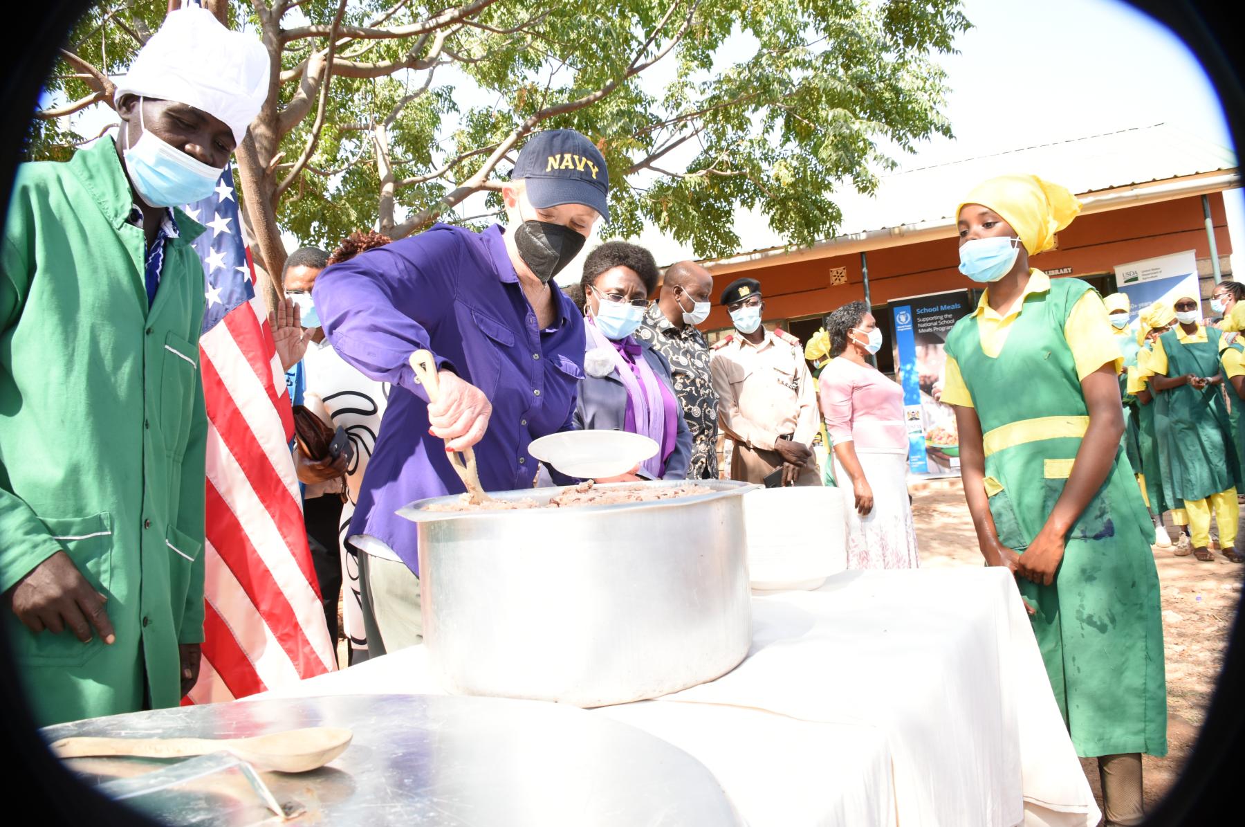 Ambassador  McCain serves meals at Kenyan school